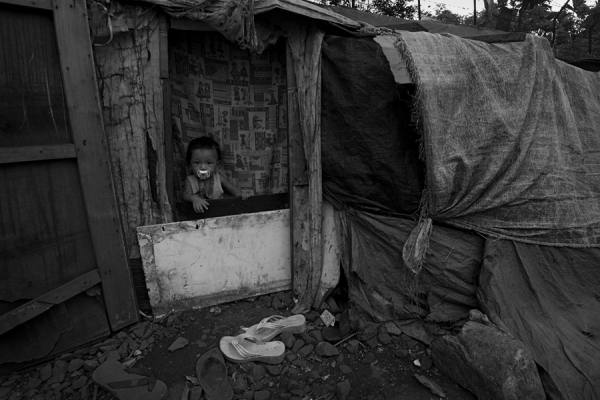 Photograph Pete Seaward  Jakarta Slum Kid on One Eyeland